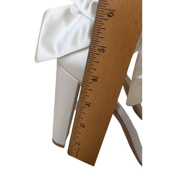 Oleg Cassini Melania Ivory Bow Detail Ankle Buckle Rhinestone Heels Size 7 NIB - Picture 8 of 13